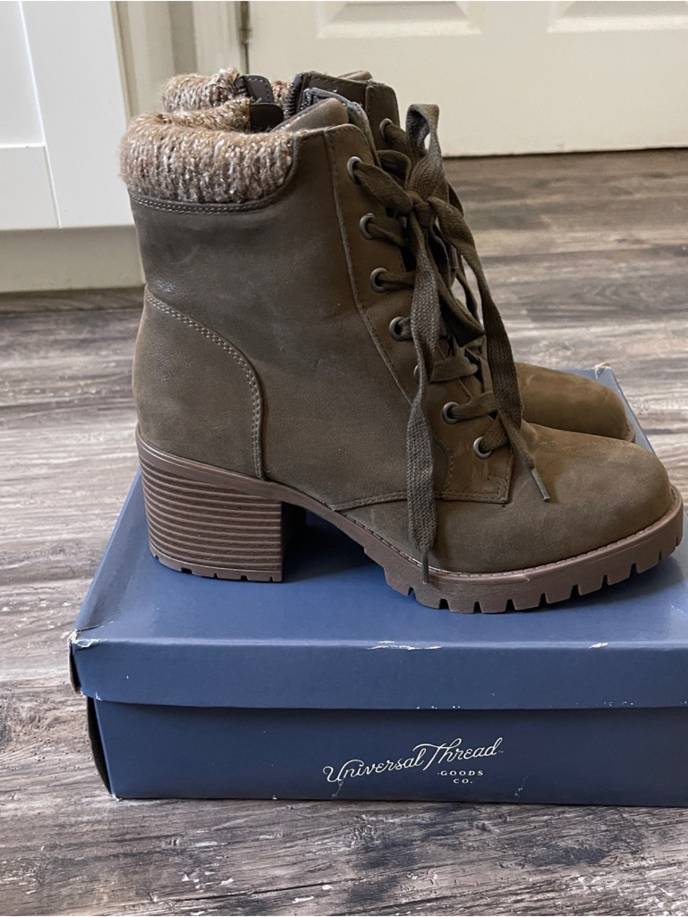 Universal Thread Aveline Brown Lace Up Ankle Boots Size 7 Lug Sole Block Heel - Picture 7 of 9